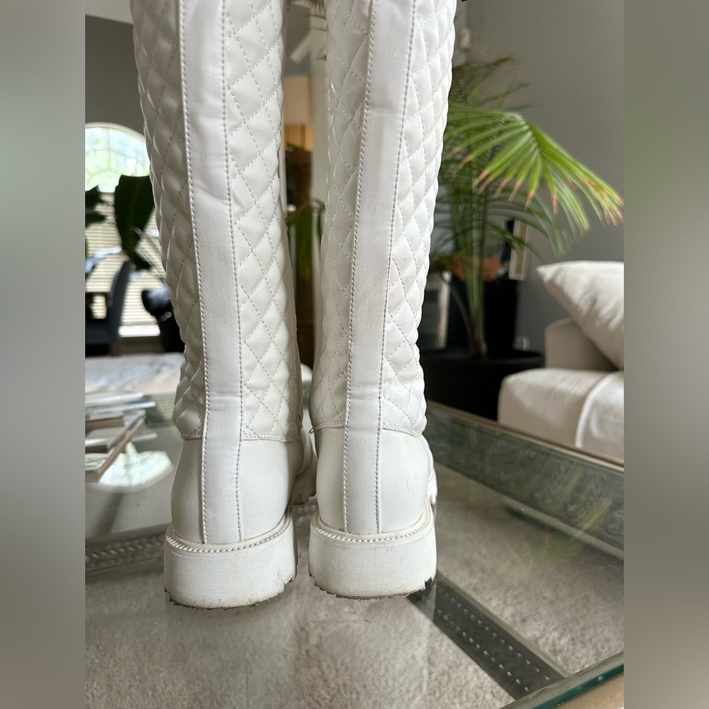 White fur boots. flat boots - Picture 5 of 6